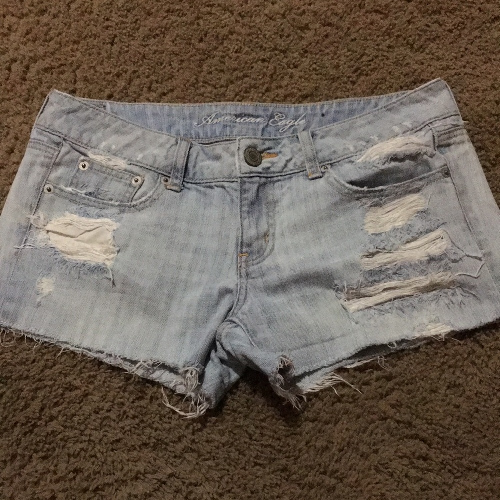 American Eagle distressed light denim jean shorts Sz 6